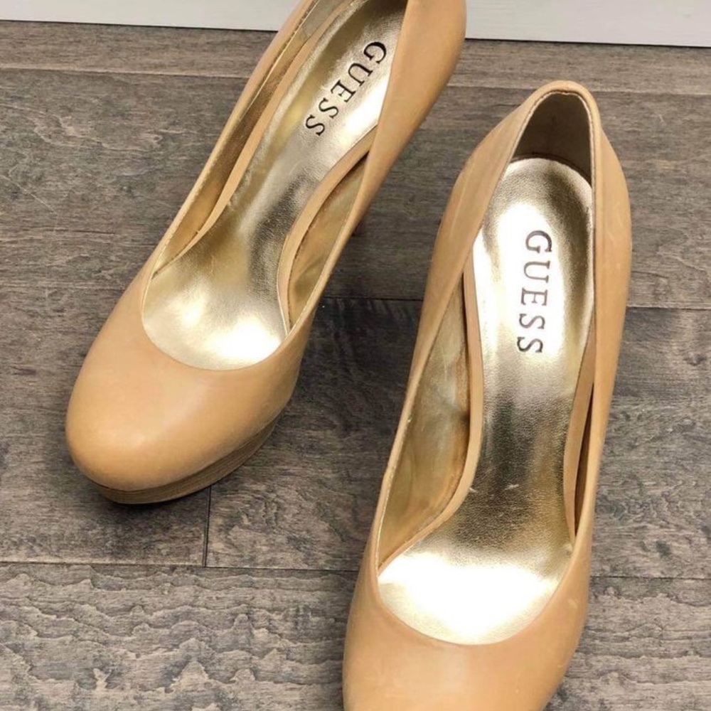 Guess Tan Pumps in mint condition - Picture 2 of 4